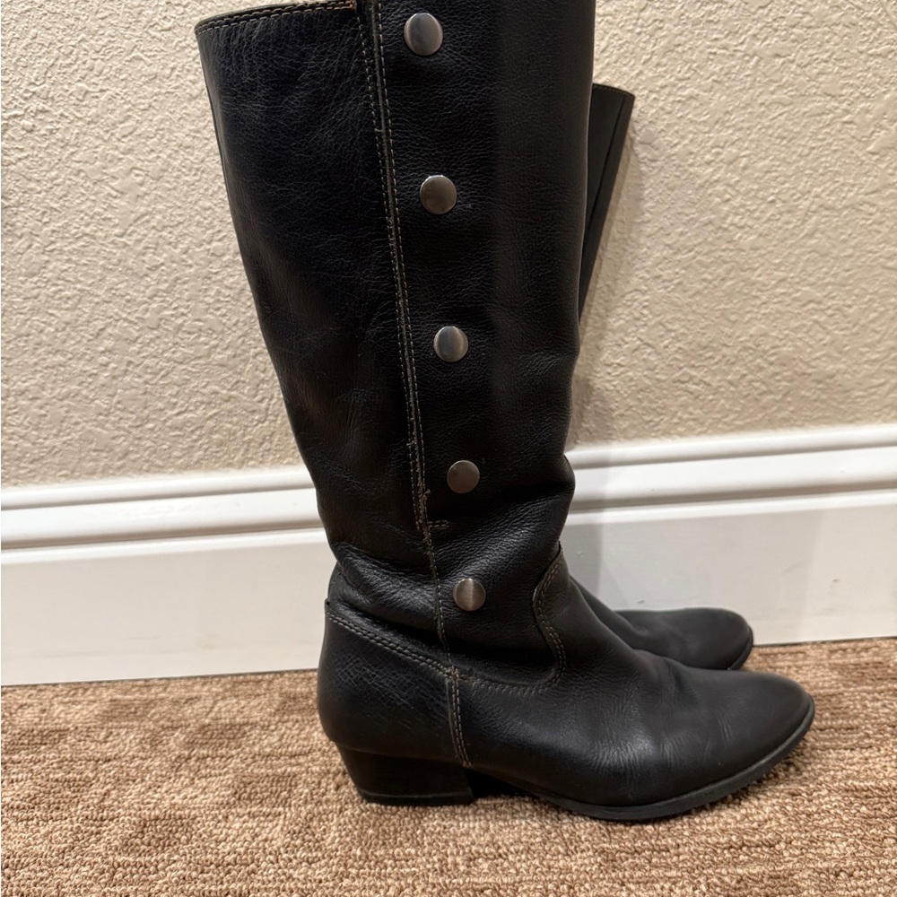 Sofft Rosie Black Leather Boots with Button Detail
